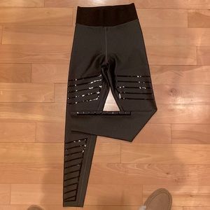 UltraCor women’s leggings. XS. Hunter green with black pleather details